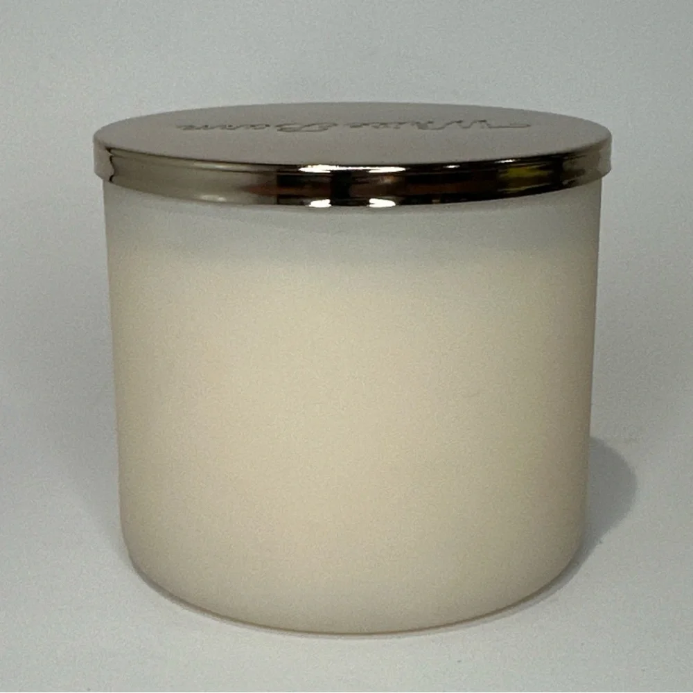 Bath & Body Works White Barn Vanilla Bean 3-Wick Candle, 14.5 oz - Ivory *READ* - Picture 4 of 12